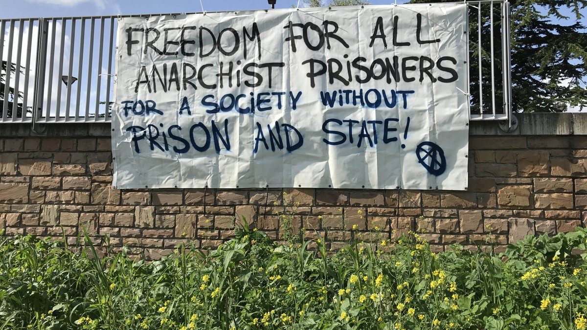 August 30th in Haag, Netherlands: Banners in solidarity with anarchist prisoners August 30th in Haag, Netherlands: Banners in solidarity with anarchist prisoners
